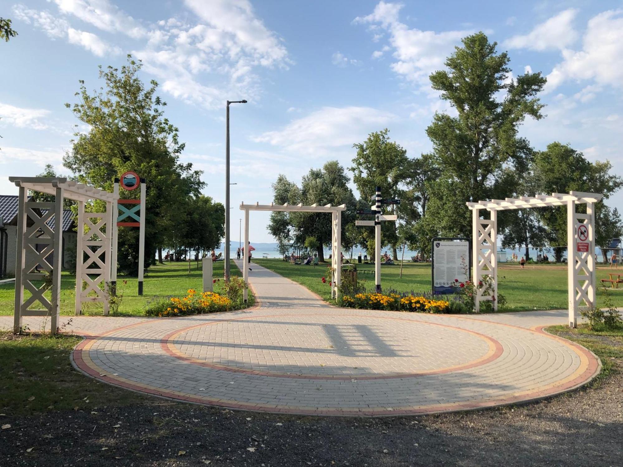 Vadszilva Apartman Balatonoszod Exterior foto