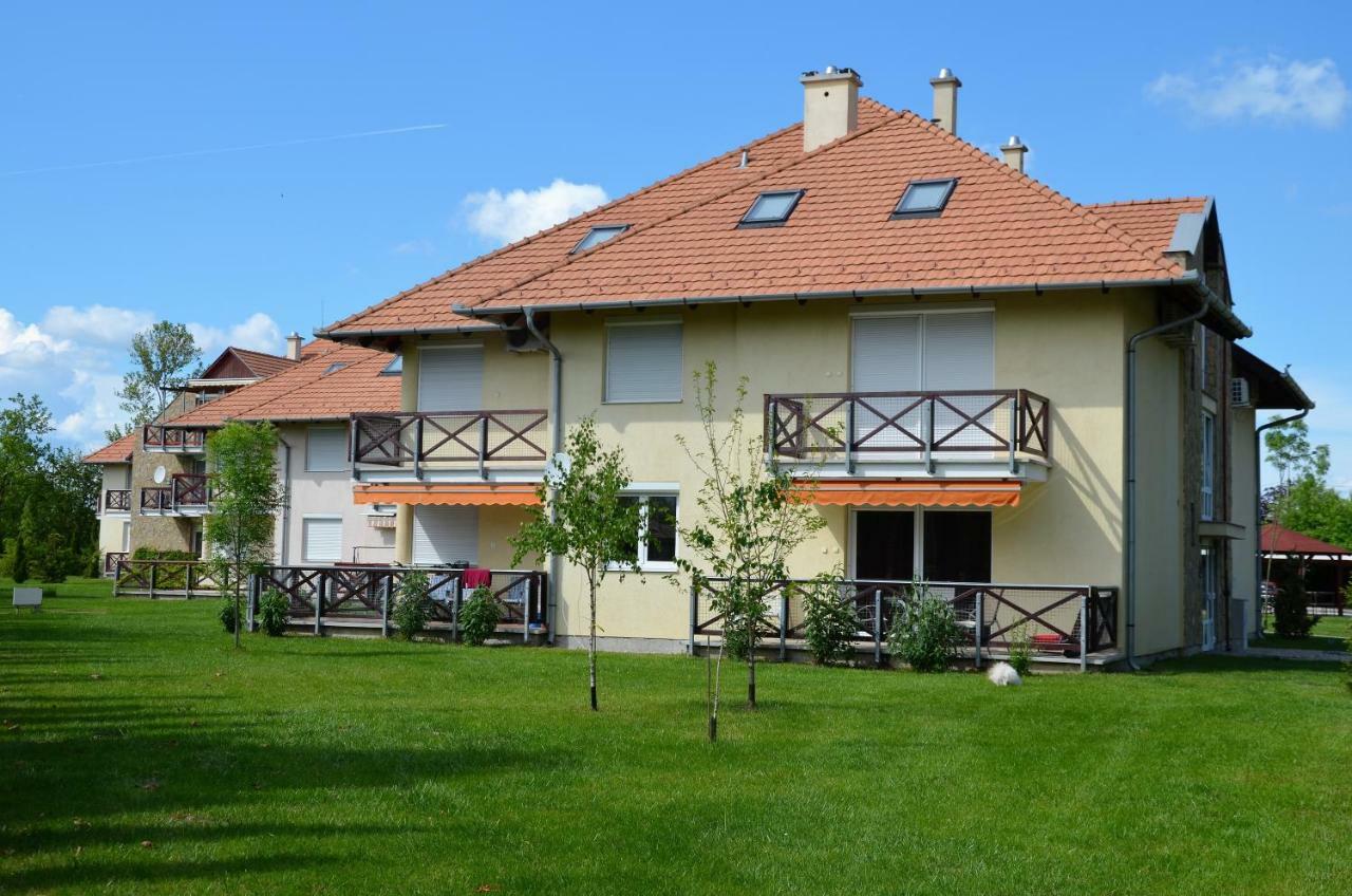 Vadszilva Apartman Balatonoszod Exterior foto