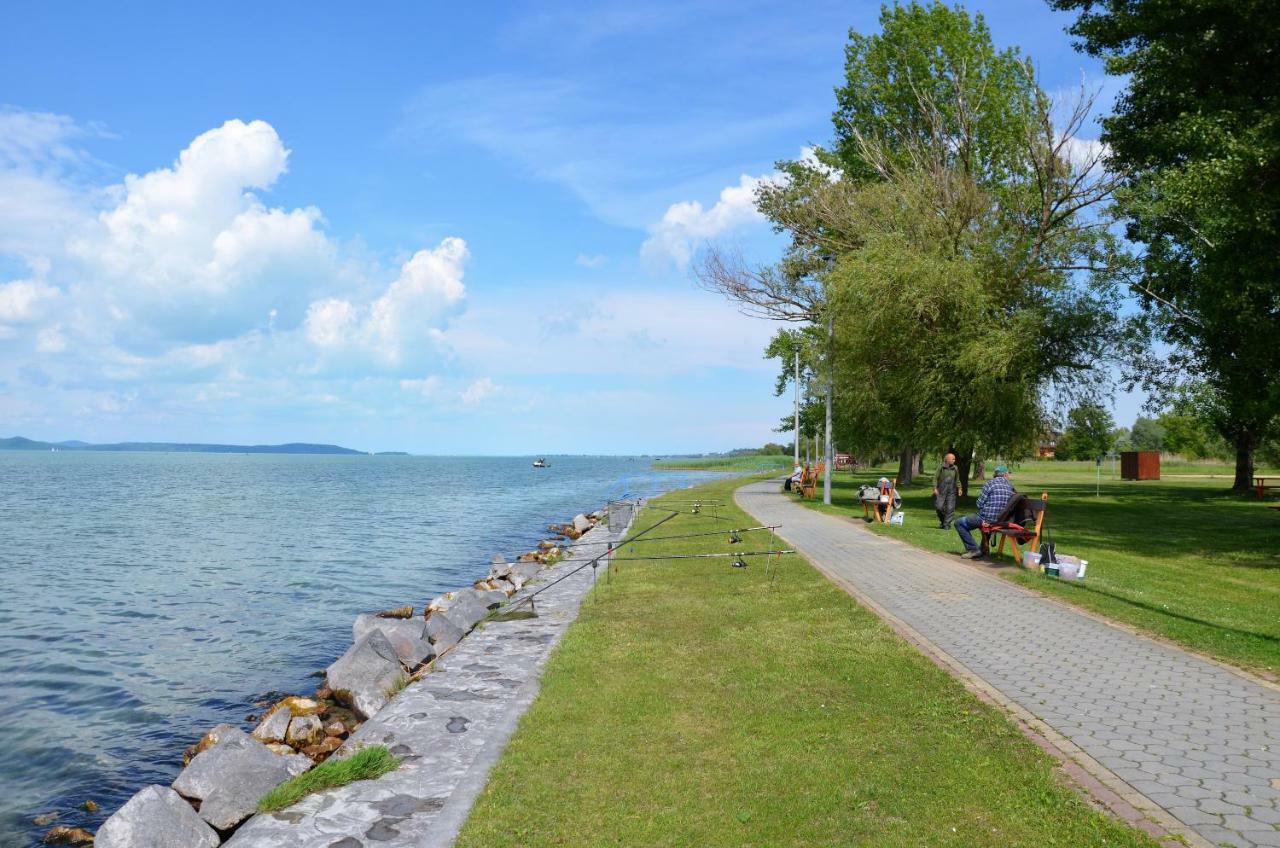 Vadszilva Apartman Balatonoszod Exterior foto